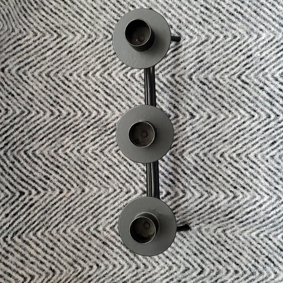 😸Black Metal Triple Candle Holder - Picture 3 of 5